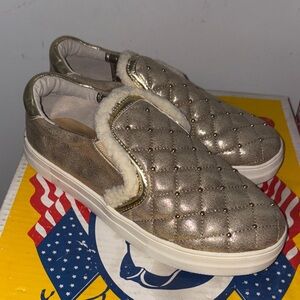 Girls kidpik Sole Sneaker size 5